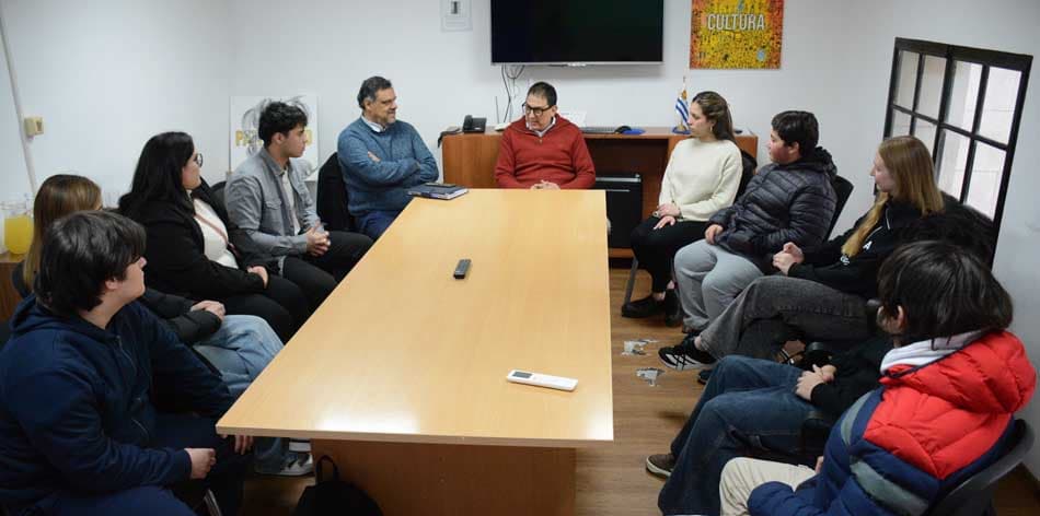 Visita al Data Center de la Intendencia de participantes del Programa Jóvenes Creativos