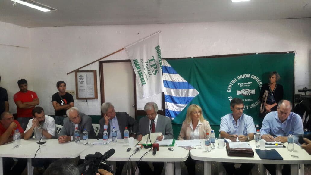 Tabaré Vazquez presente y con anuncios en Juan Lacaze