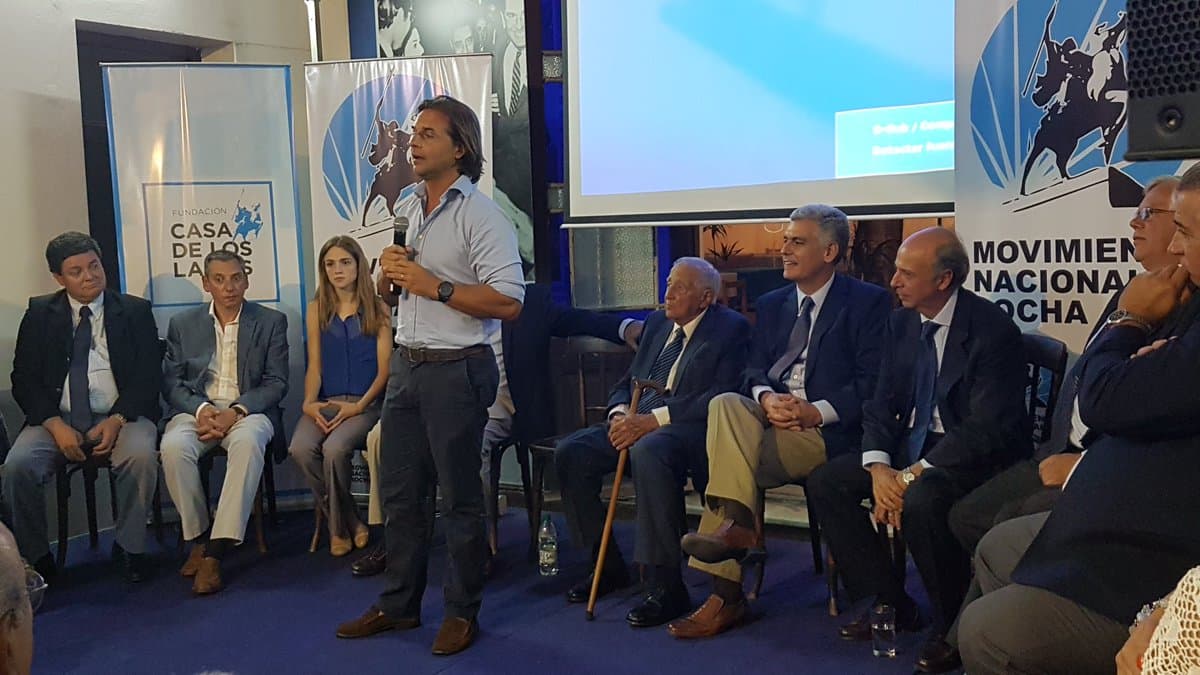 Con los jóvenes y la tradición
