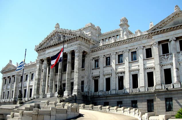 Hoy se reúne investigadora en Parlamento