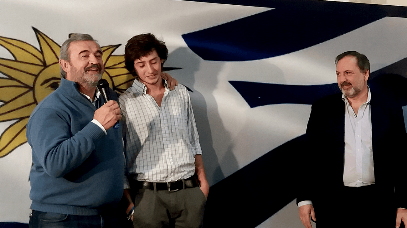 Larrañaga y Gandini junto a los jóvenes