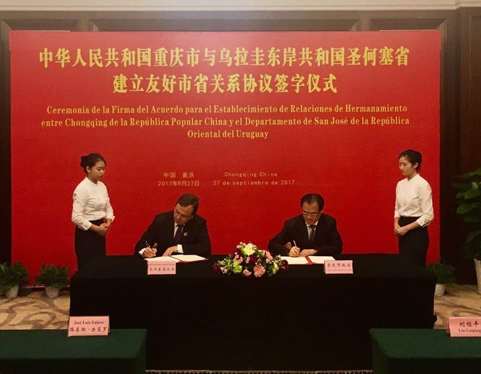 Falero firma acuerdo en la República Popular China