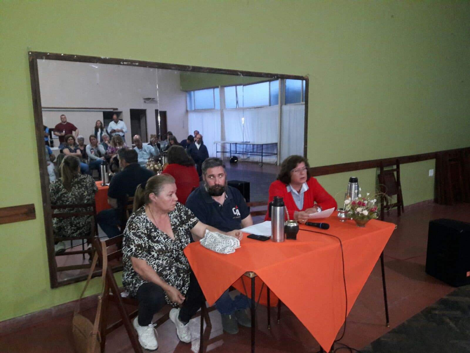 Asamblea en Nueva Helvecia por Educación