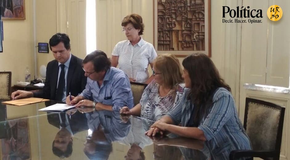 Falero firmó con MEF por Defensa del Consumidor