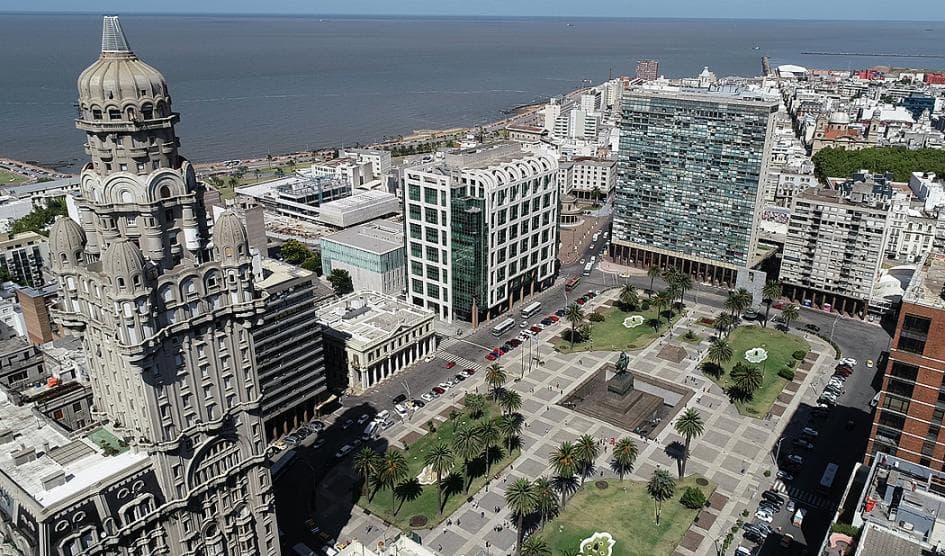Mejora el grado inversor de Uruguay