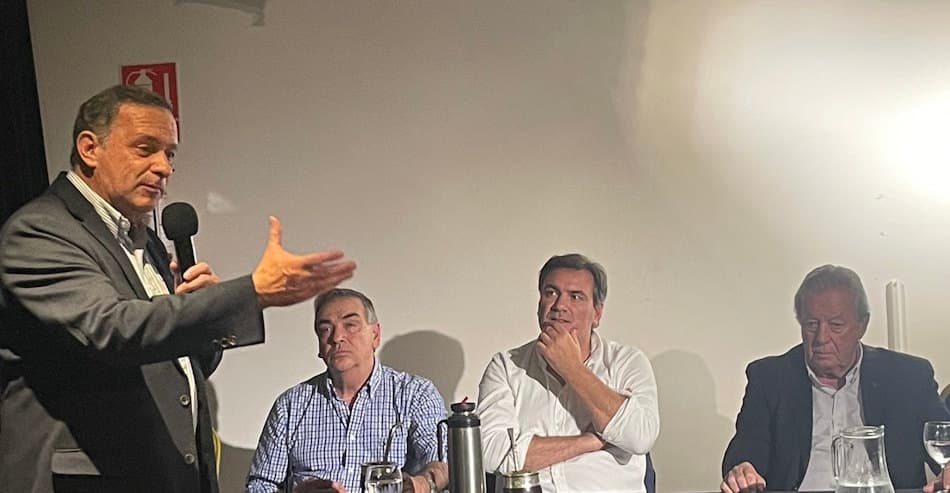 "D Centro" recibió a Delgado en Colonia