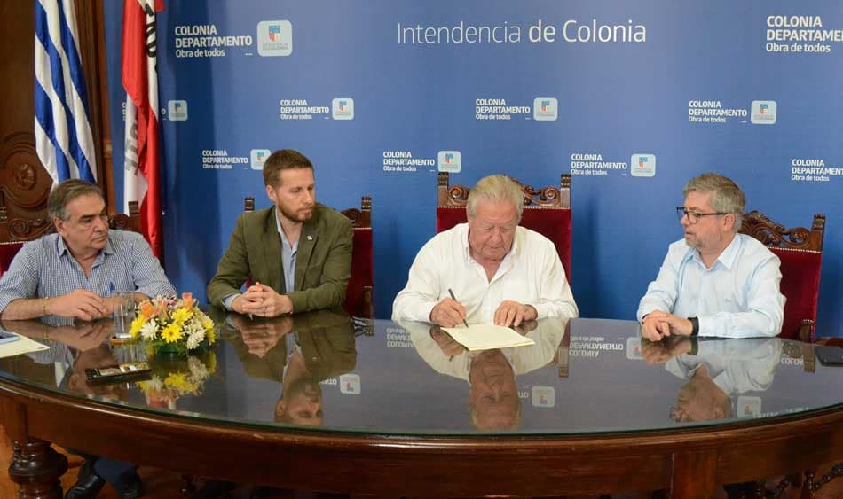 Intendente Moreira firmó pago con ANV por entrega de bienes