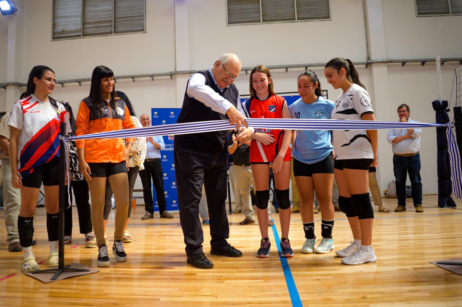San José: Inauguraron las obras de remodelación del gimnasio de la Plaza de Deportes de Rodríguez