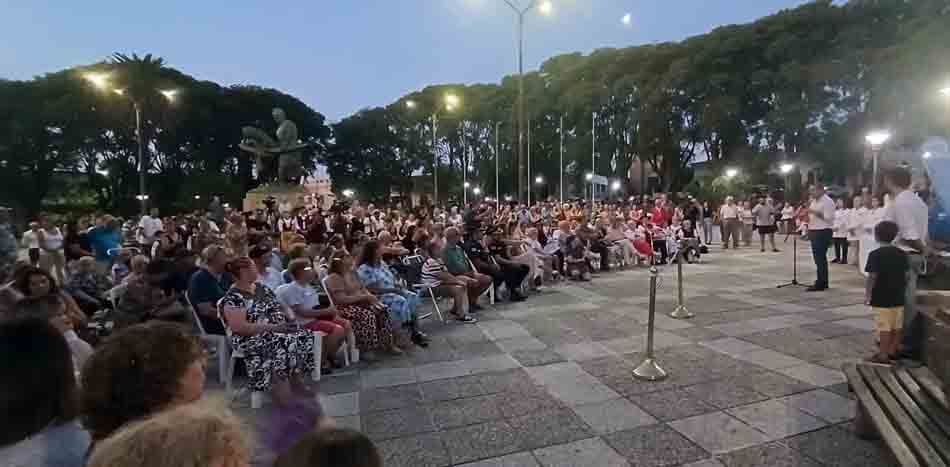 Nueva Helvecia: mucha emoción y un "Reloj de Flores: Familia y Tradición"