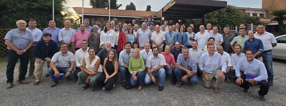 Encuentro de candidatos a Alcalde en apoyo a María de Lima en Colonia