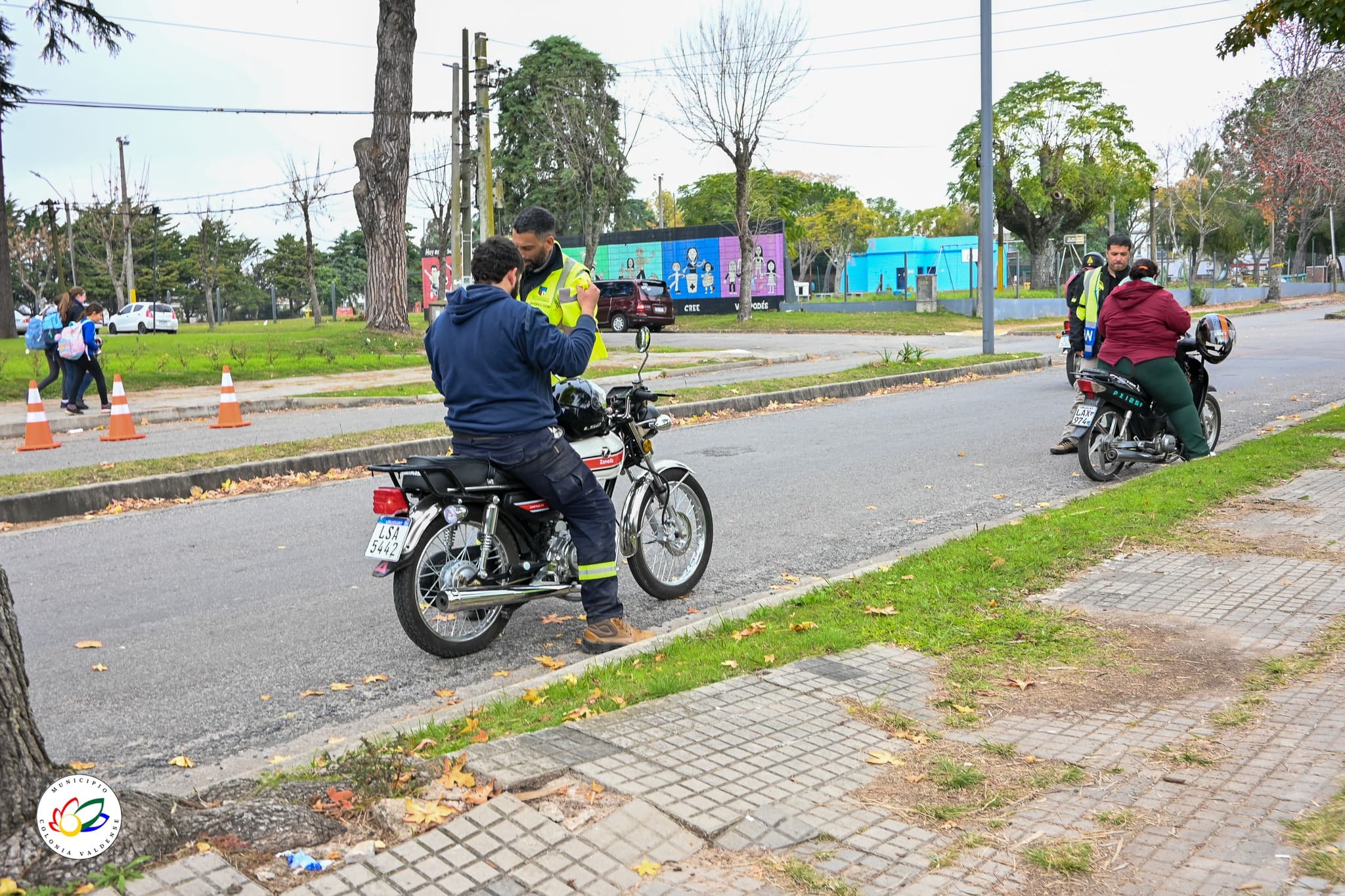 Se realizó jornada de entrega gratuita de chalecos refractarios en Colonia Valdense