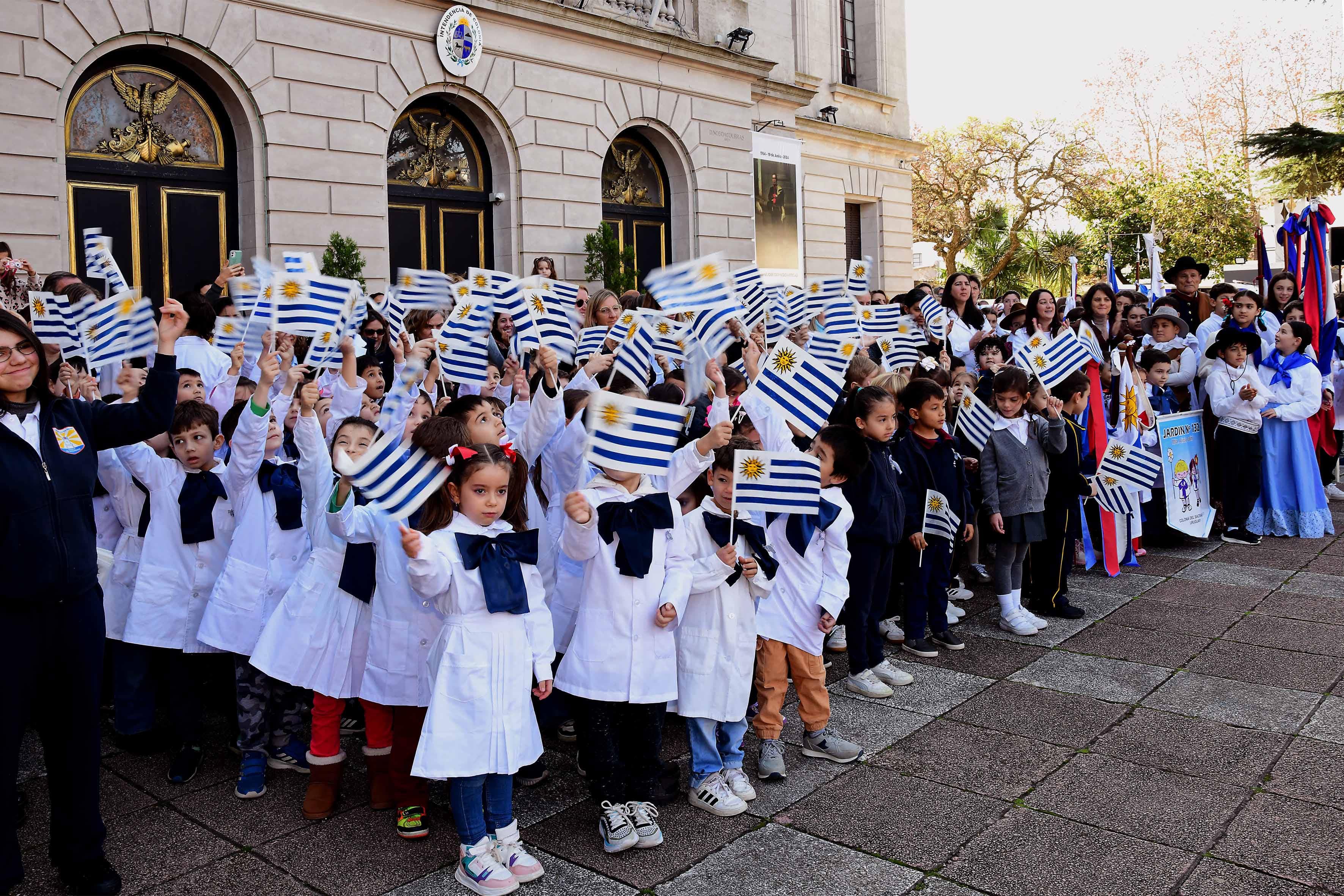 Colonia: Acto Patrio por el 195° Aniversario de la Jura de la Constitución