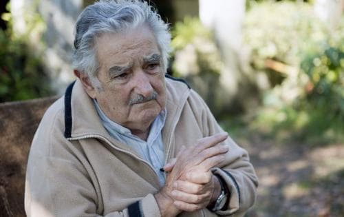 Mujica deja el Senado el 14