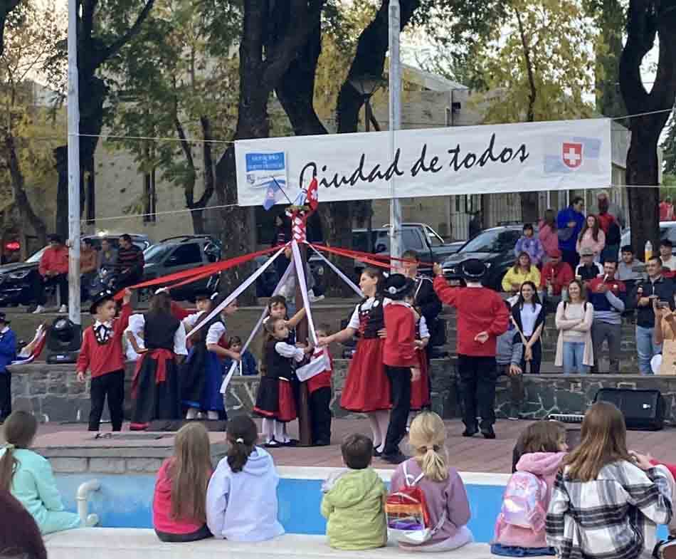 Homenaje en el 161 aniversario de la Colonia Suiza