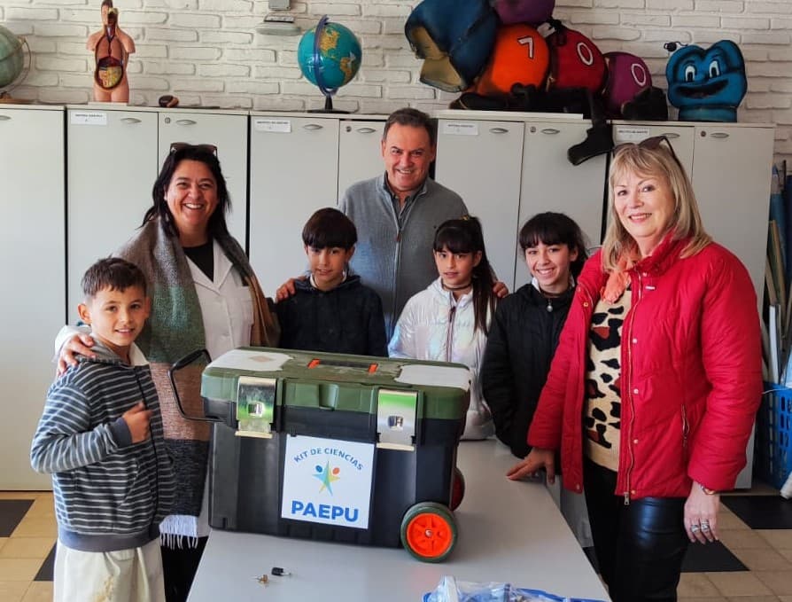 PAEPU desde ANEP entrega material en Escuela de San José