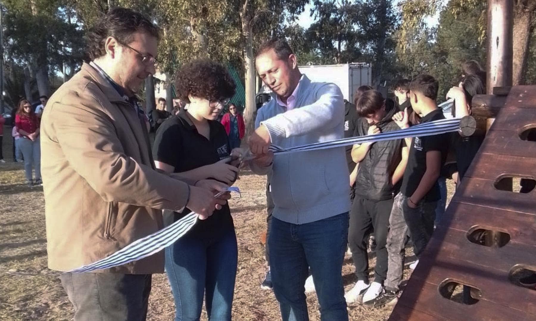 Estudiantes de Nueva Palmira contribuyen con el bienestar de la comunidad local