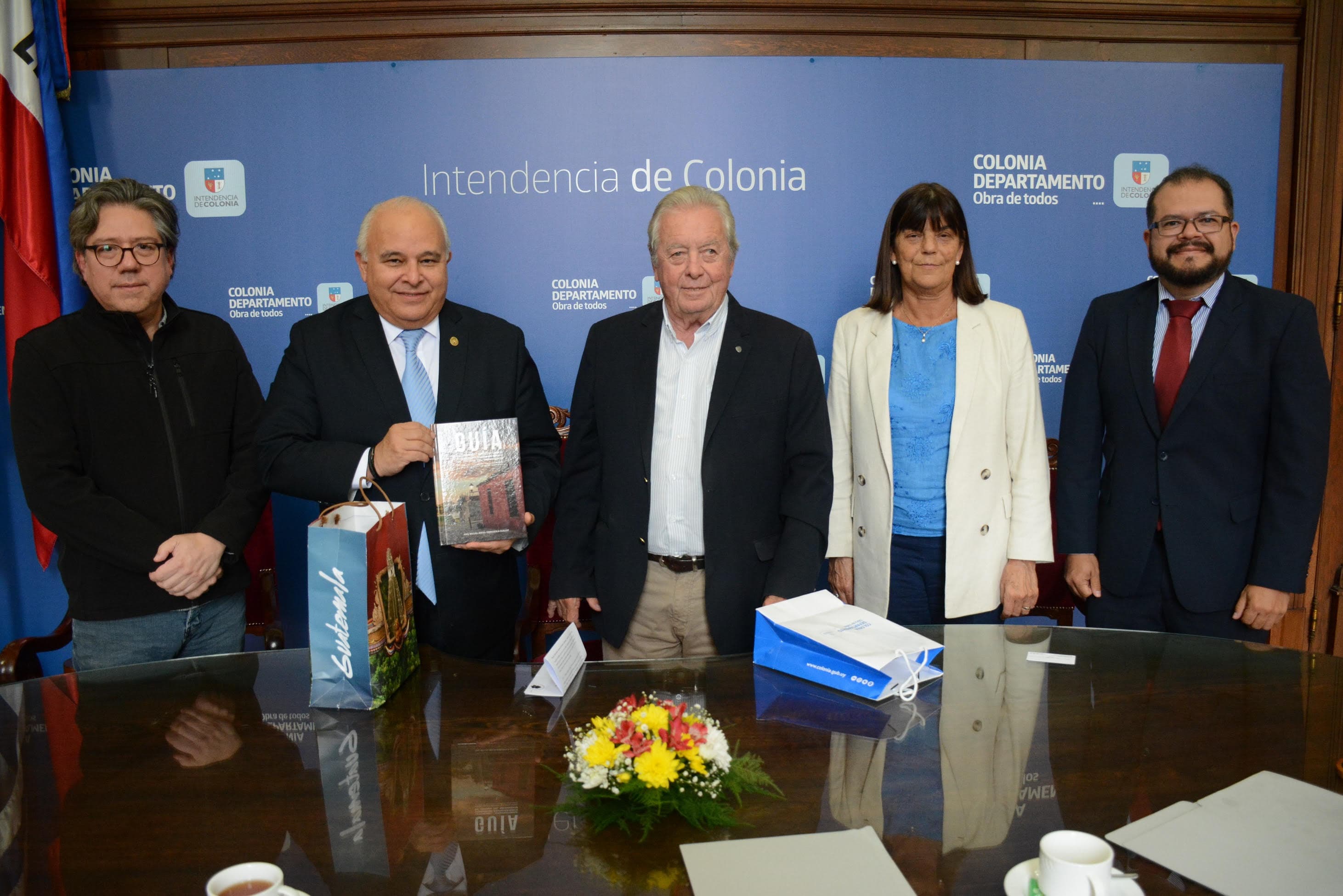 Intendente Moreira recibió a Embajador de Guatemala Herbert Meneses