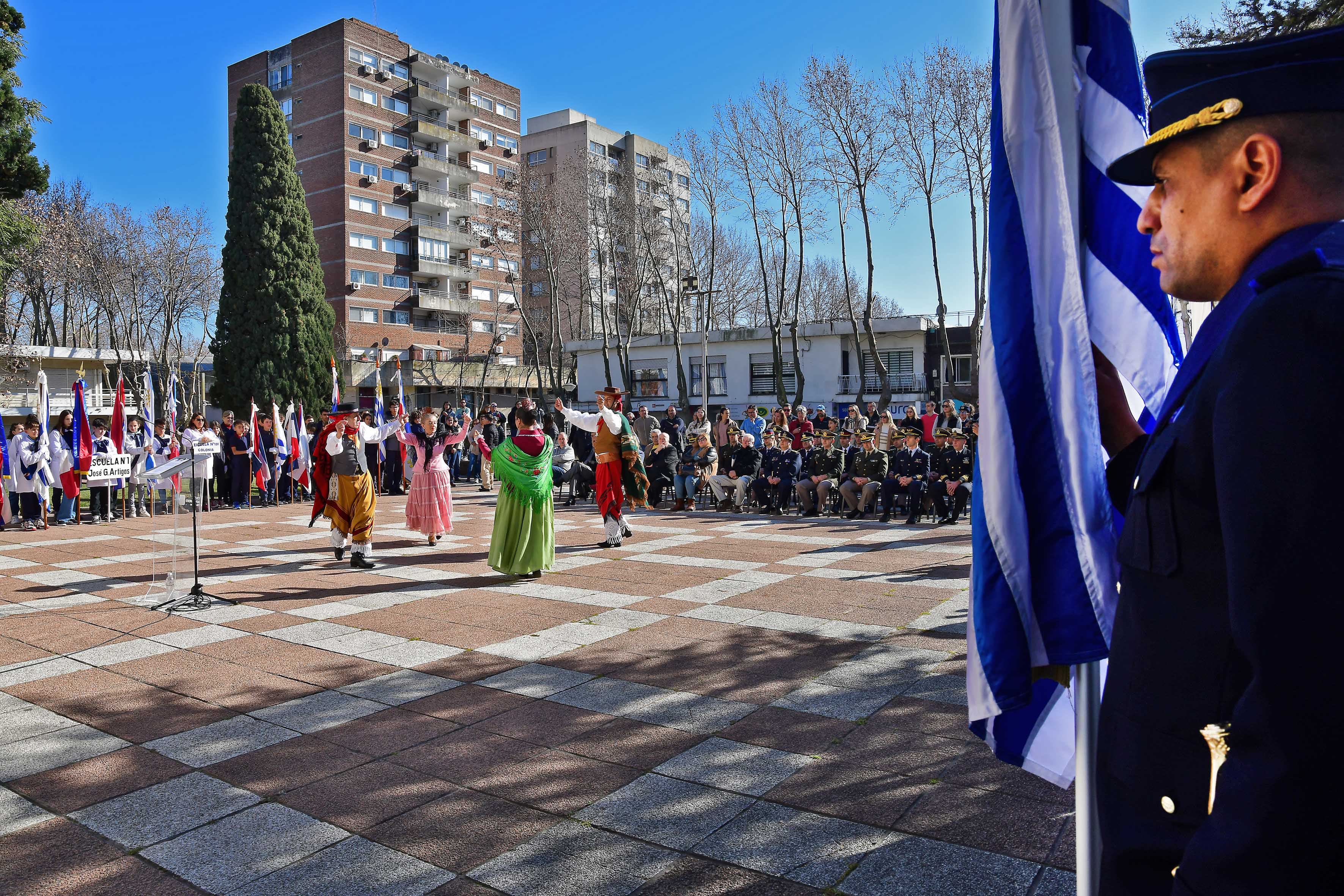 Colonia: acto conmemorativo al 194° aniversario de la Jura de la Constitución