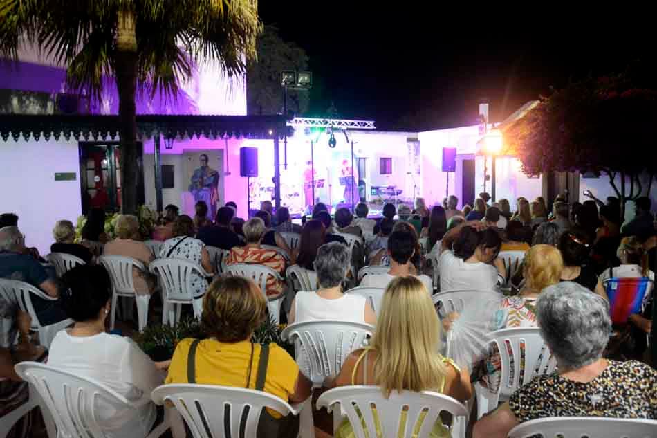 Gran "Jueves en el Patio" de la Casa de la Cultura de Carmelo