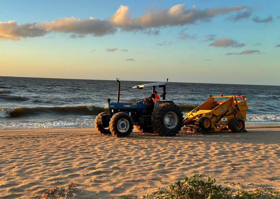 Limpieza mecánica de playas en Boca del Cufré: una intervención clave para la temporada