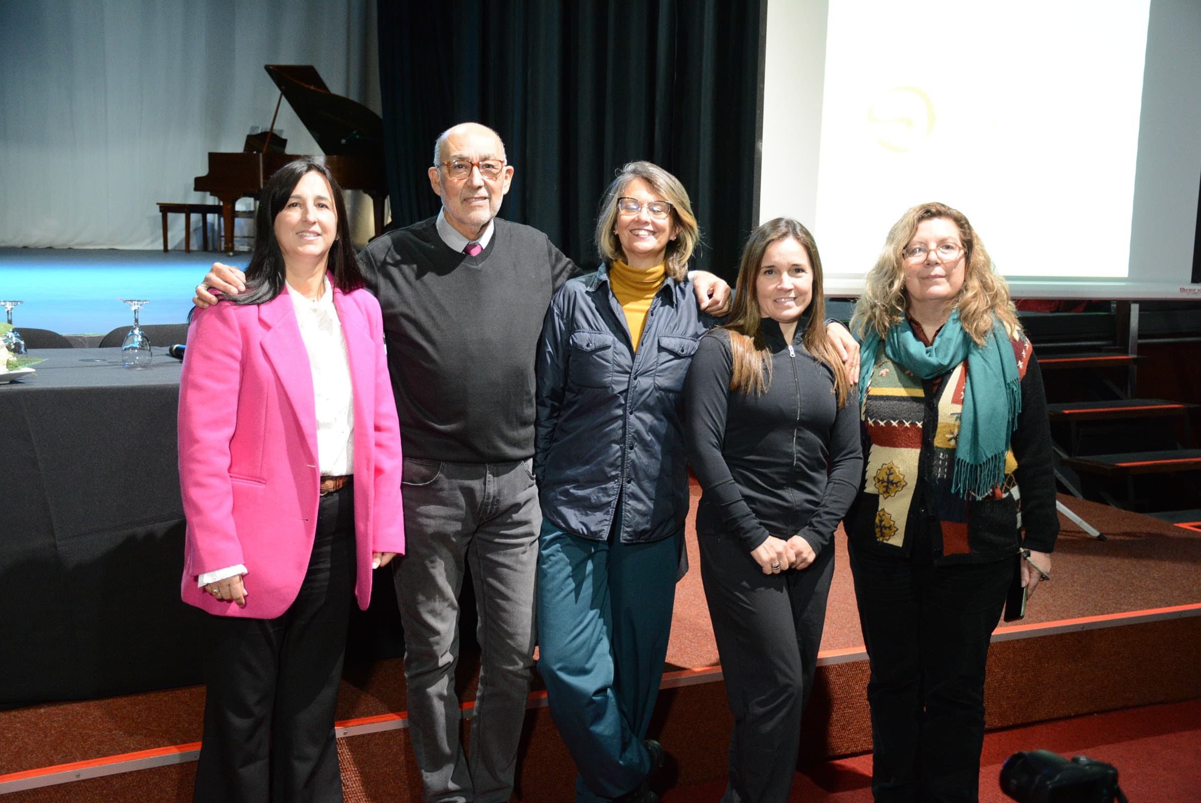 Reconocimiento a la maestra española Vicenta Hinojosa